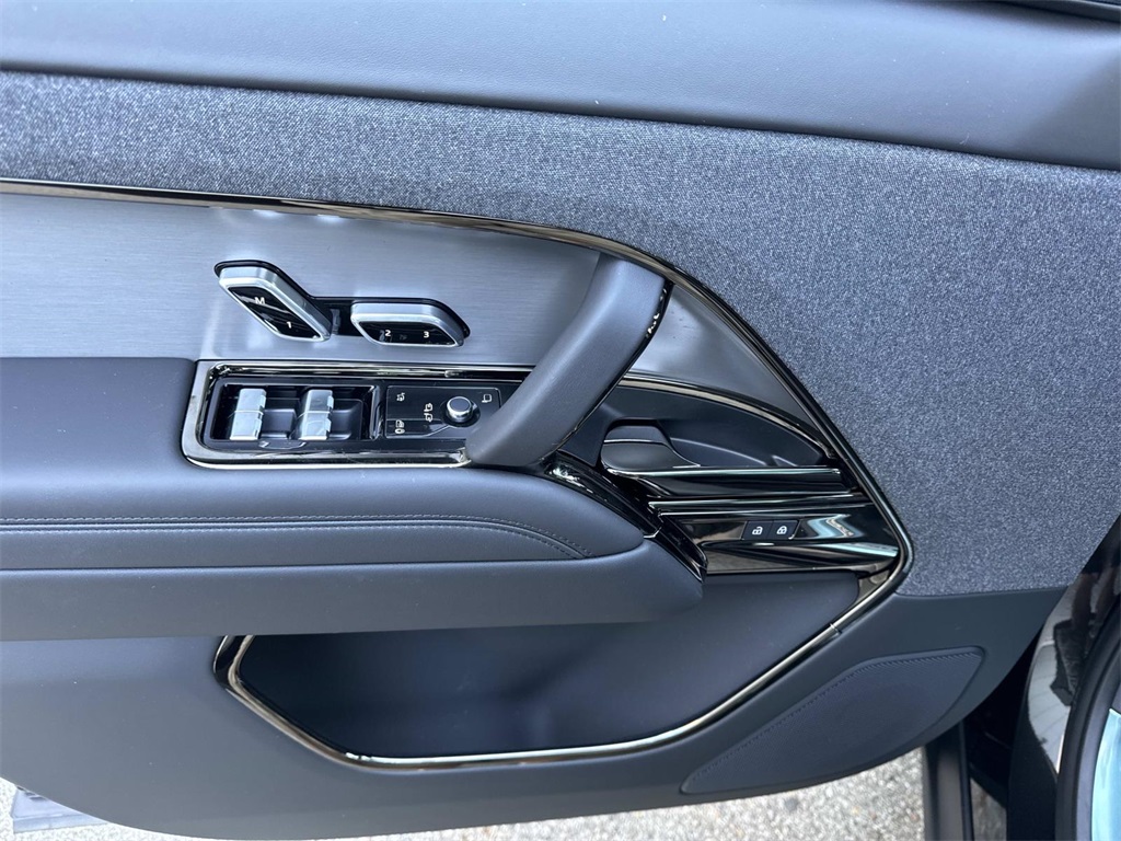 2025 Land Rover Range Rover Sport SE photo 19