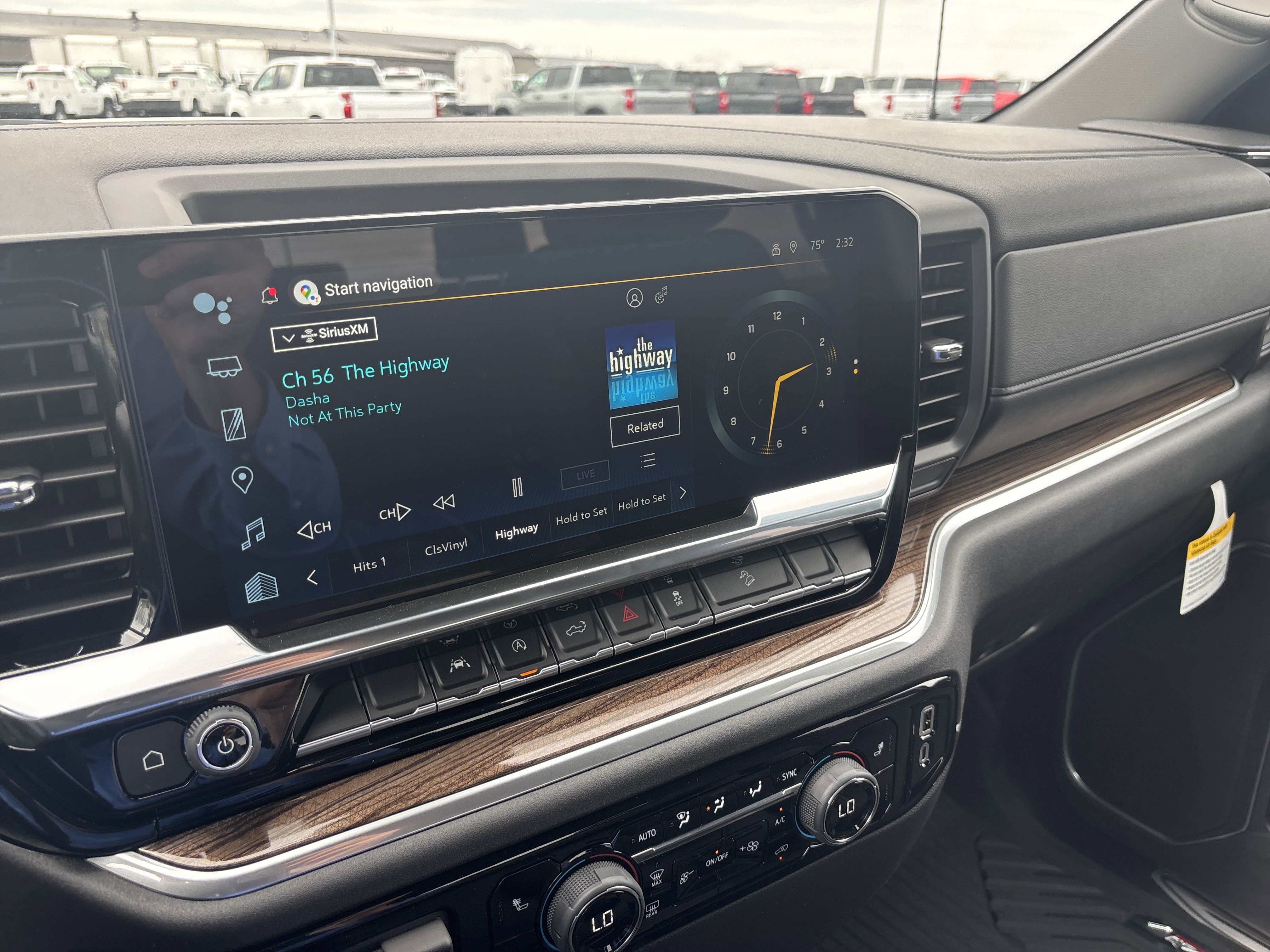 2025 Chevrolet Silverado 1500 RST photo 6