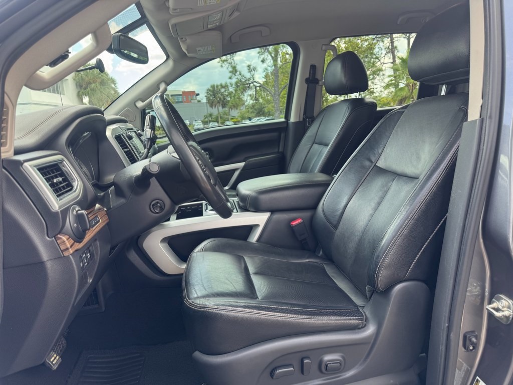 2017 Nissan Titan SL photo 12