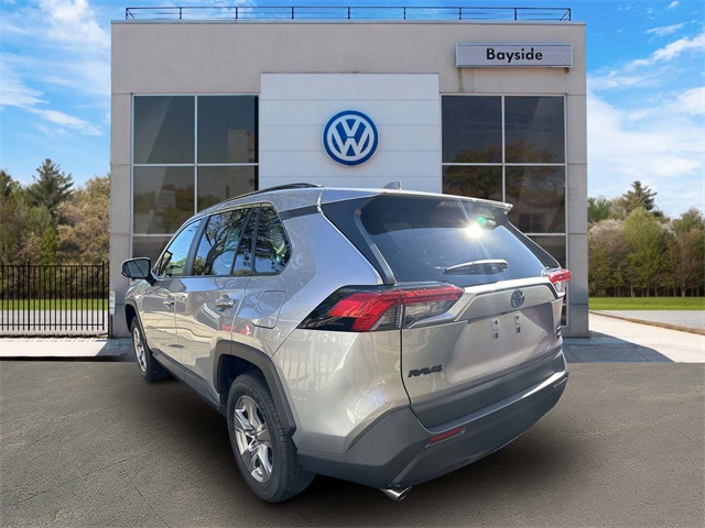2022 Toyota RAV4 XLE photo 4