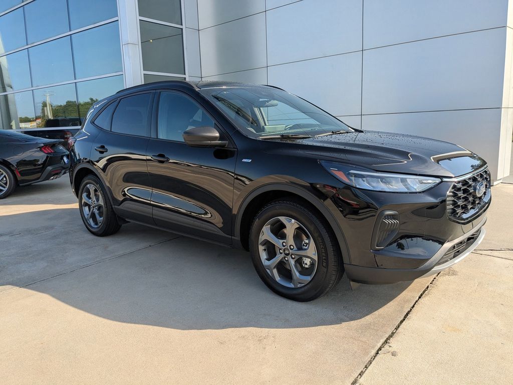 2025 Ford Escape ST-Line photo 2