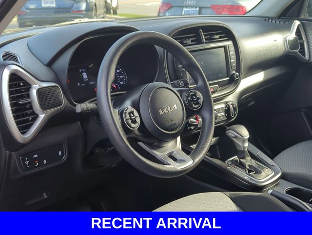 2022 Kia Soul LX photo 2