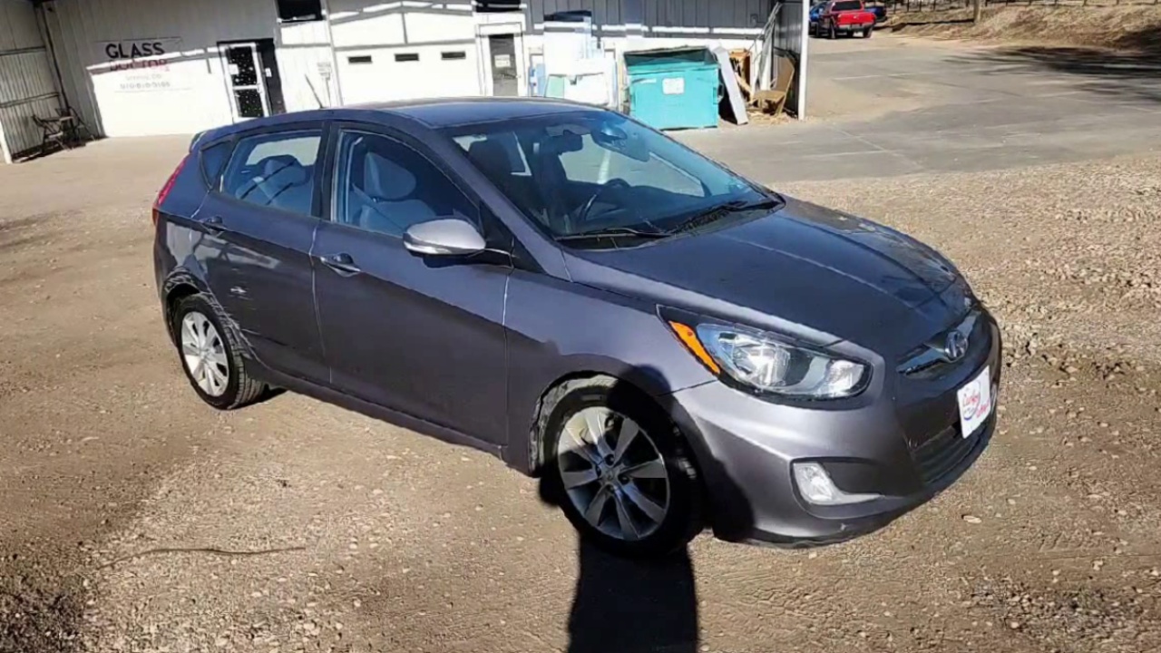 2013 Hyundai Accent SE's photo