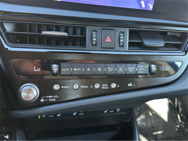 2025 Lexus ES 300h Premium photo 9