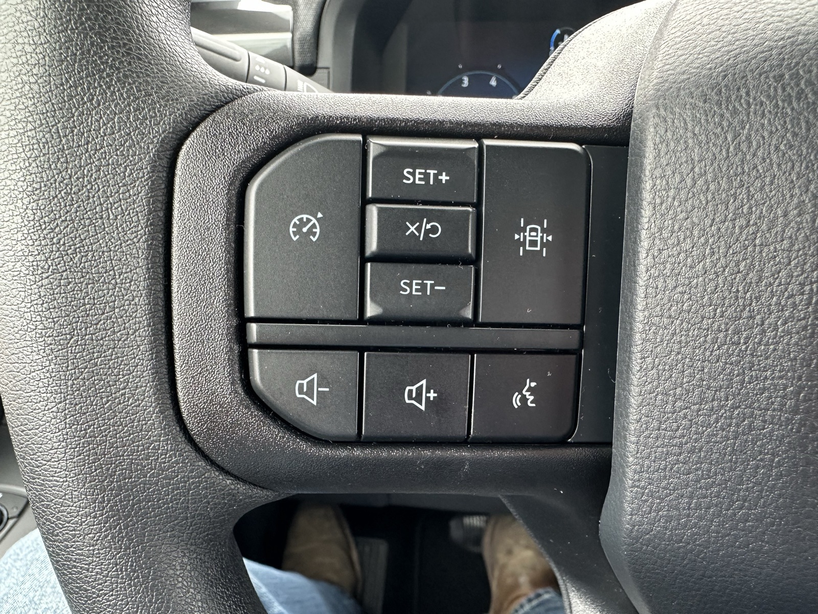 New 2024 Ford F150 STX 4D SuperCrew in Luverne S31023F Papik Motors