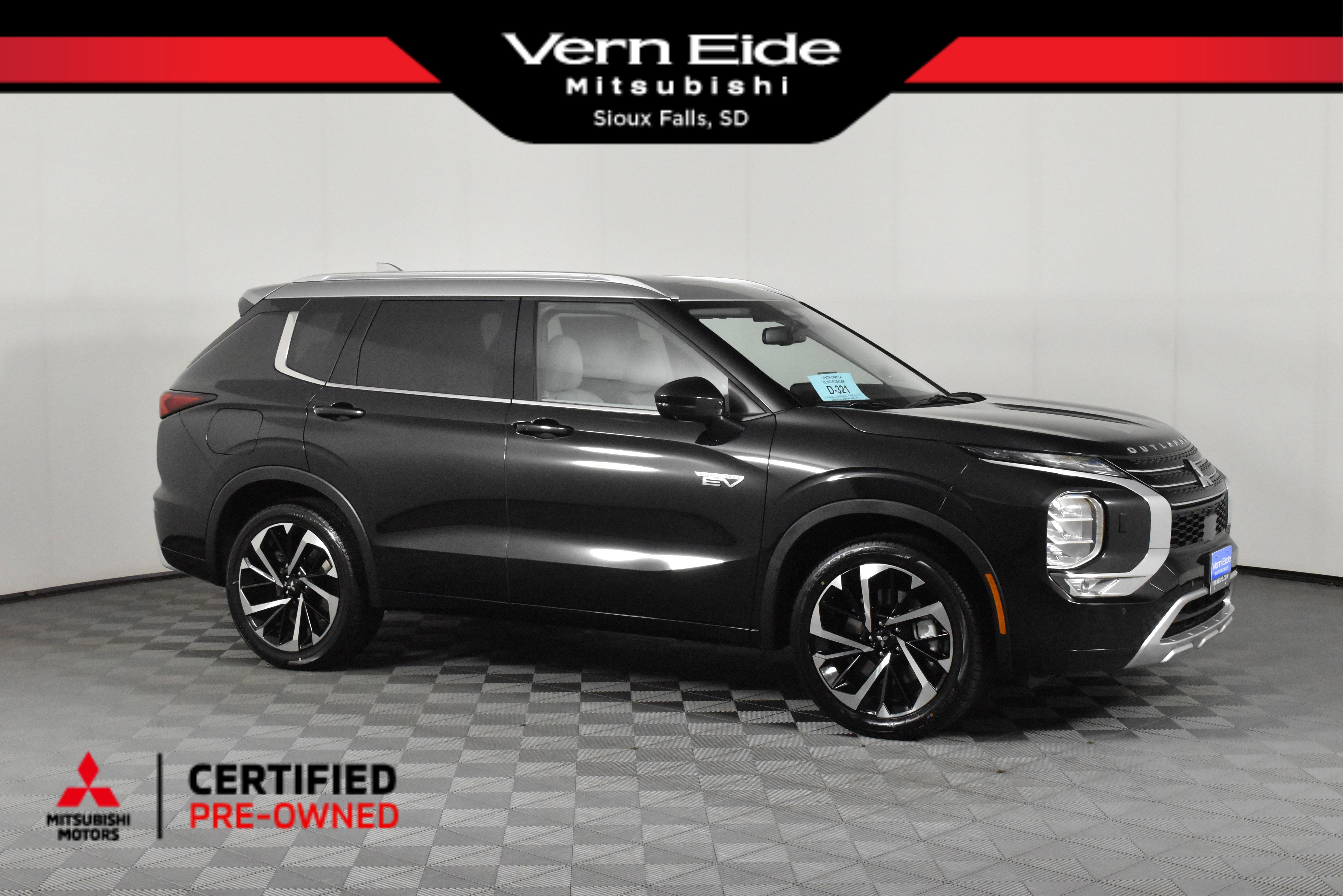 2025 Mitsubishi Outlander Plug-in Hybrid Platinum Edition's photo