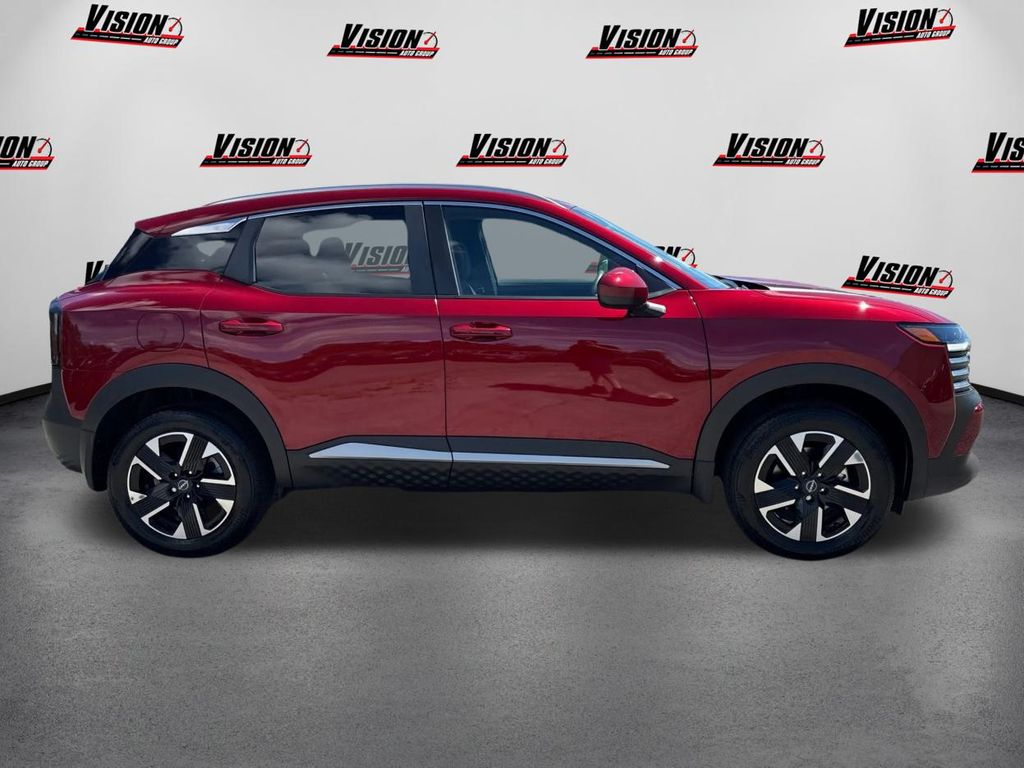 2025 Nissan Kicks SV photo 4