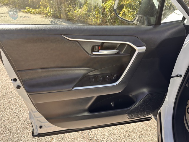 2024 Toyota RAV4 Hybrid XLE photo 7