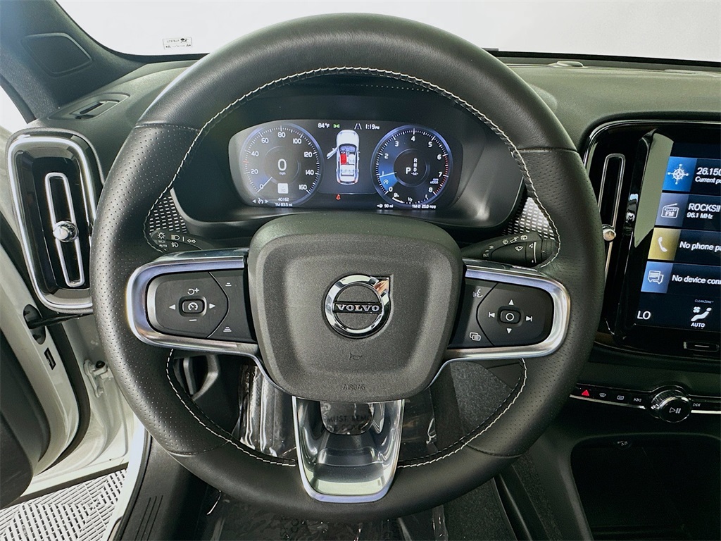 2021 Volvo XC40 R-Design photo 11