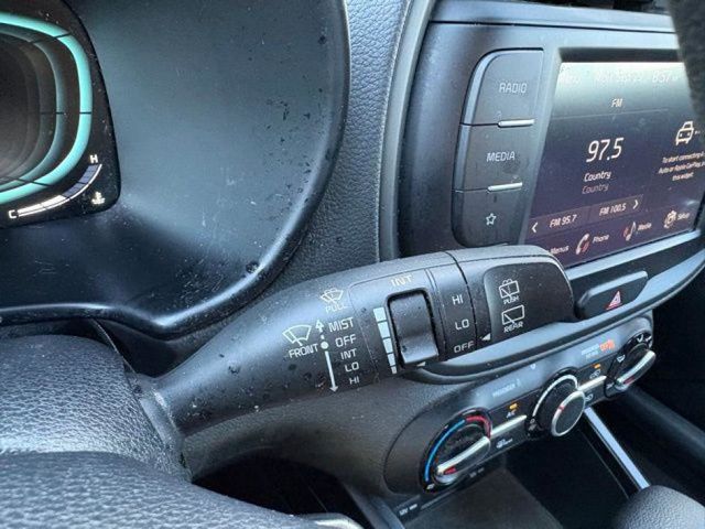 2023 Kia Soul LX photo 16
