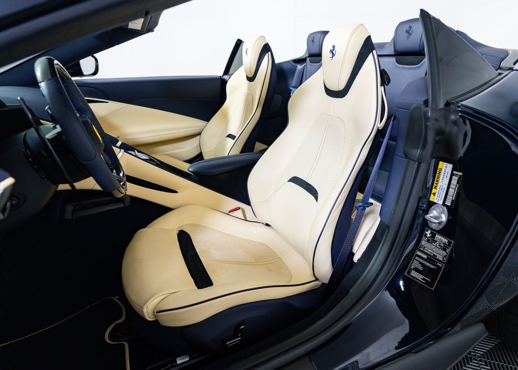 2024 Ferrari Roma Base photo 20
