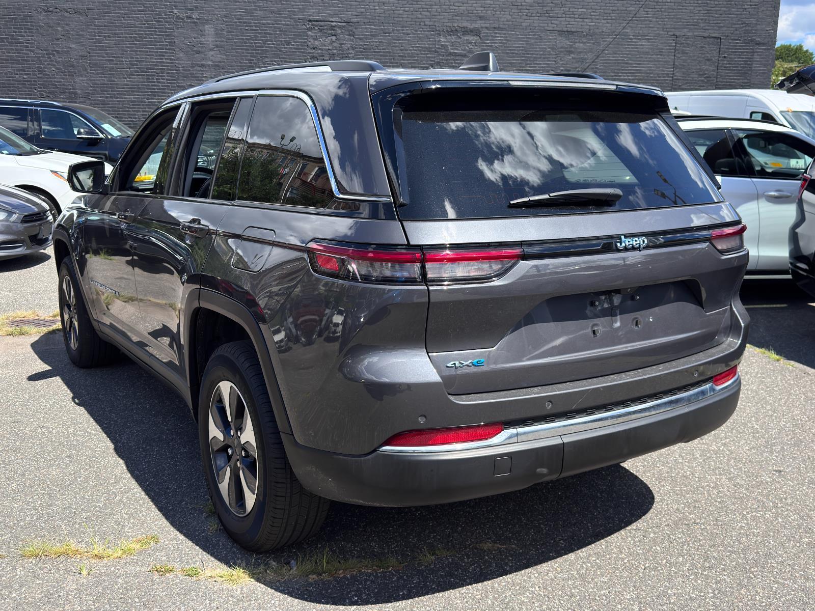2023 Jeep Cherokee 4xe photo 3