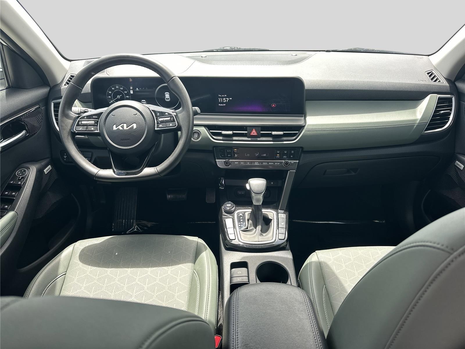 2024 Kia Seltos SX photo 13