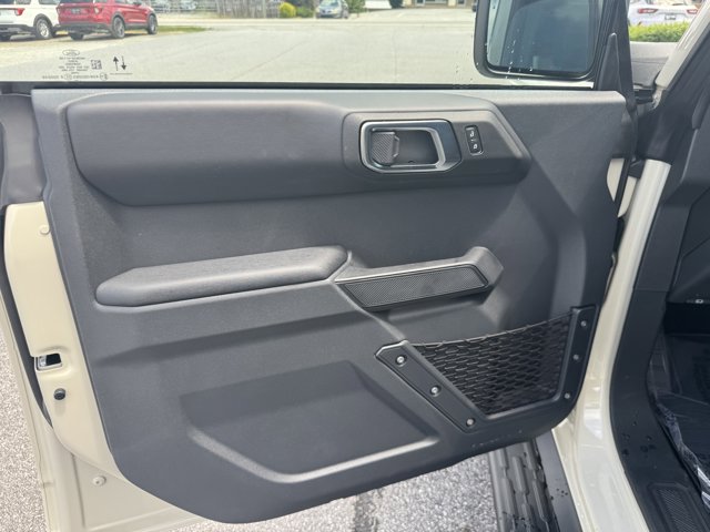 2025 Ford Bronco Outer Banks photo 5
