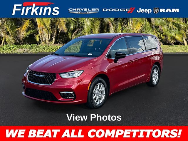 2025 Chrysler Pacifica Select's photo