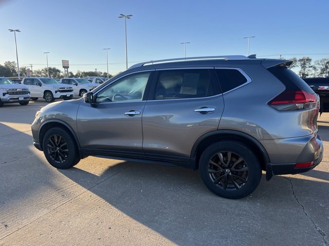 2019 Nissan Rogue SV photo 3