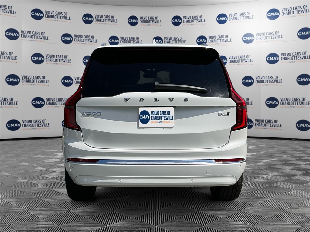 2025 Volvo XC90 Core photo 4