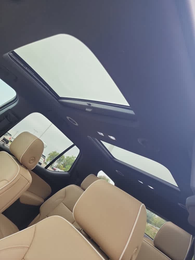 2023 Chevrolet Traverse Premier photo 9