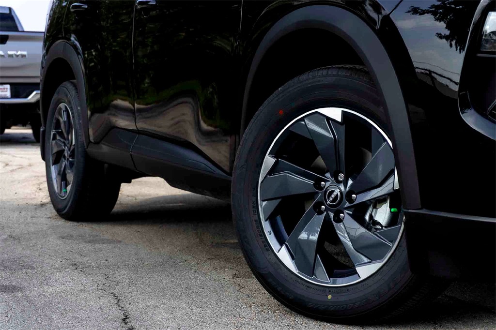 2026 Nissan Rogue SV photo 2