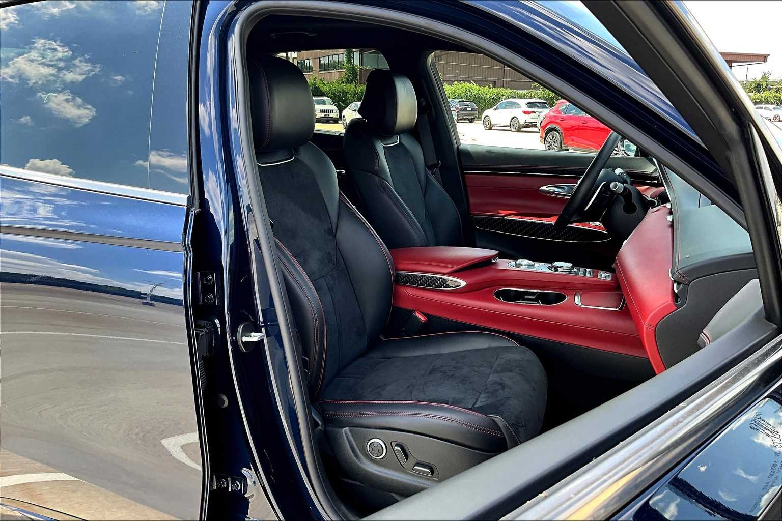 2022 Genesis GV70 3.5T Sport photo 8
