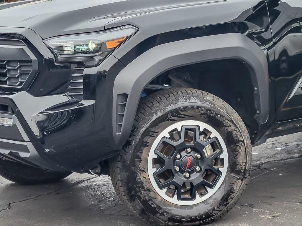 2025 Toyota Tacoma TRD Off-Road photo 3