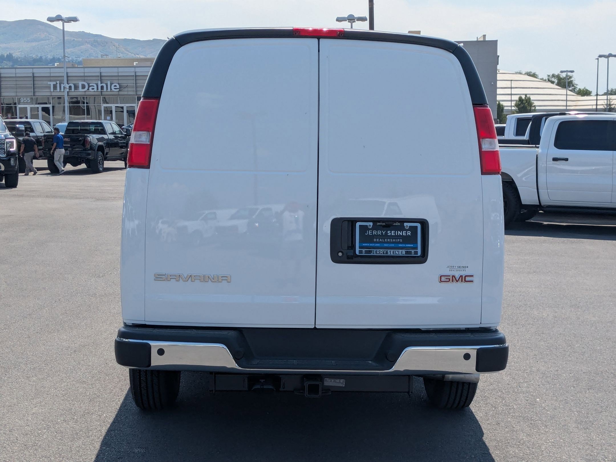 2025 Gmc Savana Cargo 2500 photo 3