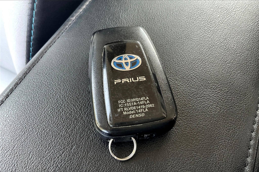 2021 Toyota Prius XLE AWD-e photo 11