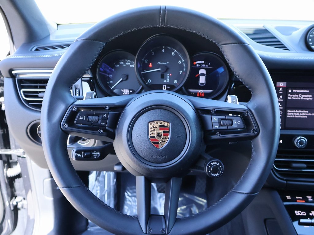 2025 Porsche Macan T photo 25