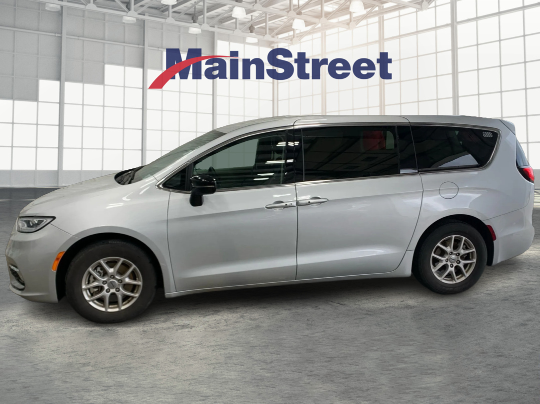 Used 2024 Chrysler Pacifica Touring L with VIN 2C4RC1BG7RR163326 for sale in Kansas City