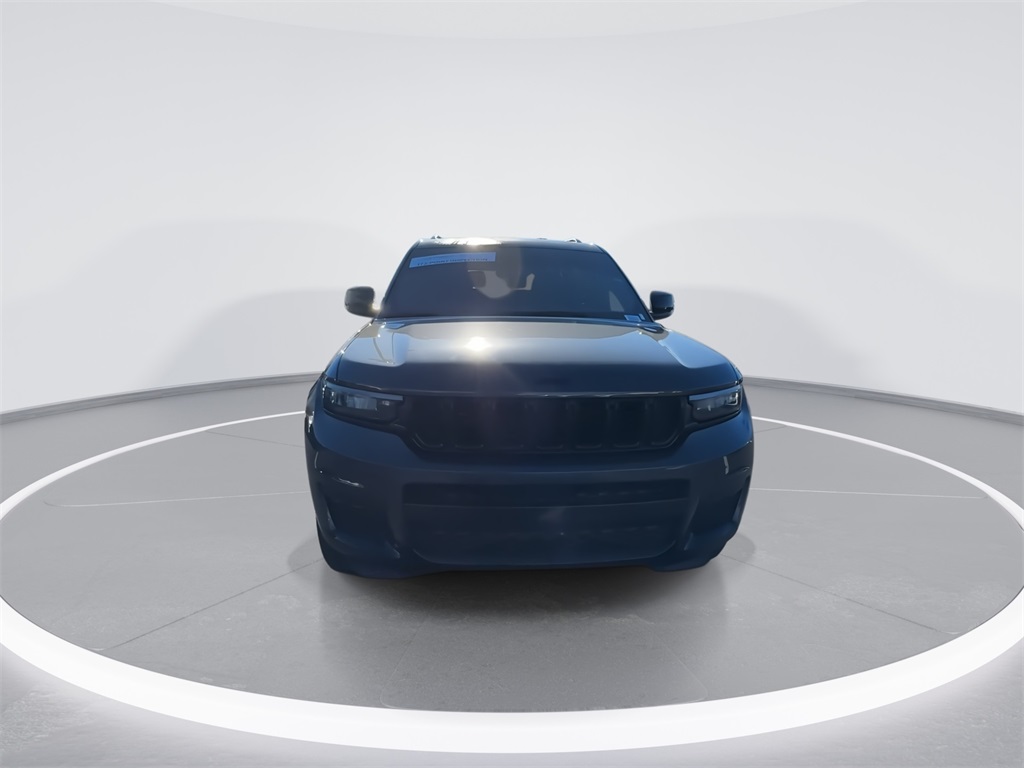 2024 Jeep Grand Cherokee Altitude photo 2