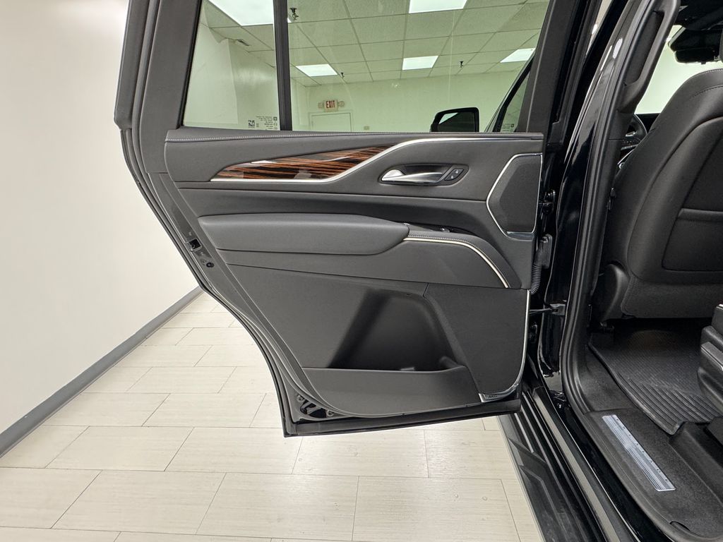 2024 Cadillac Escalade Premium Luxury photo 7