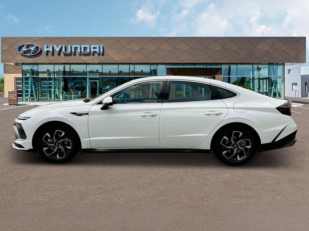2025 Hyundai Sonata SEL photo 3