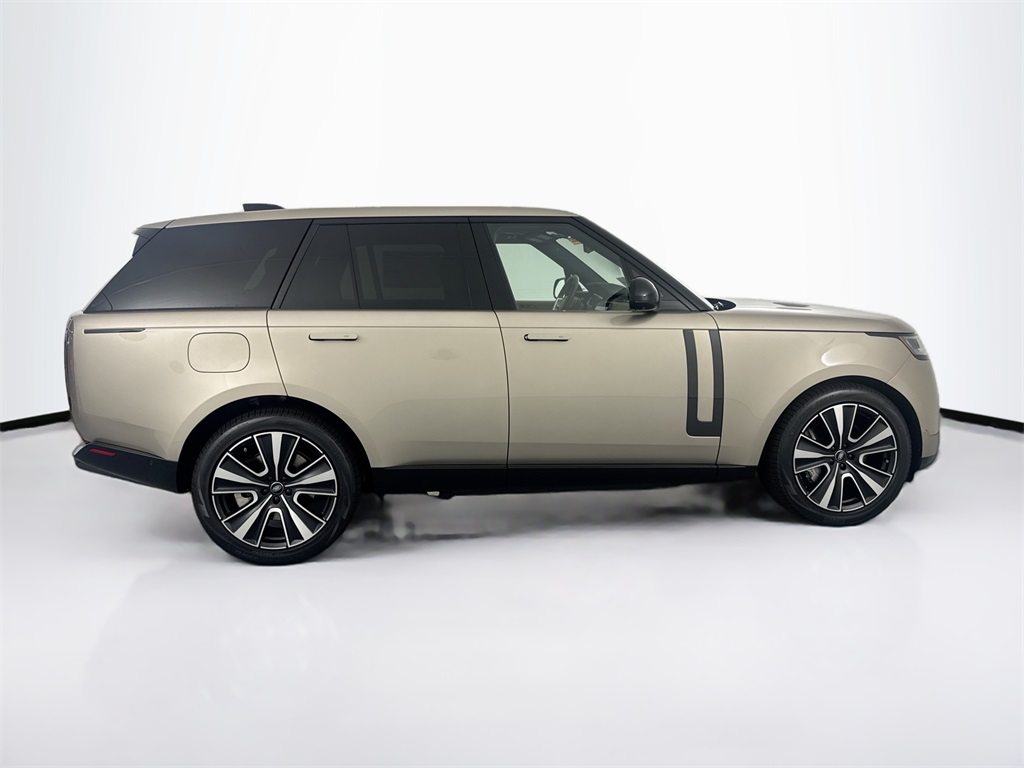 2025 Land Rover Range Rover SE photo 4