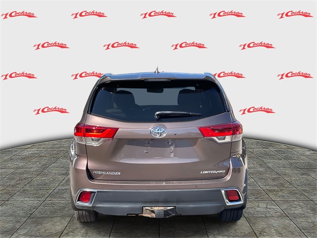 2017 Toyota Highlander Limited Platinum photo 3