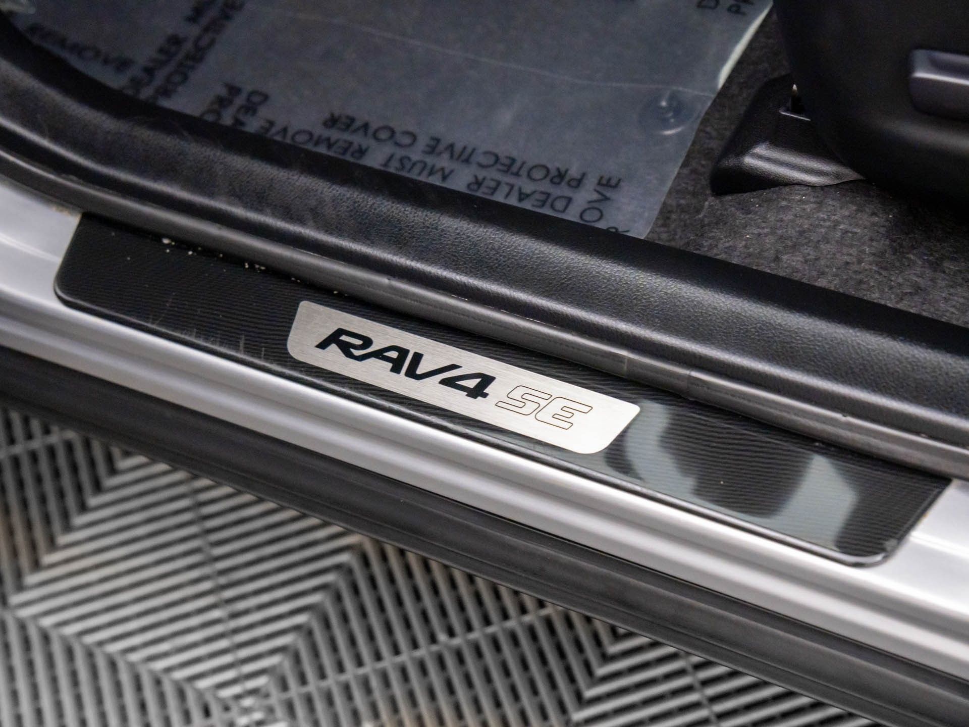 2016 Toyota RAV4 SE photo 11