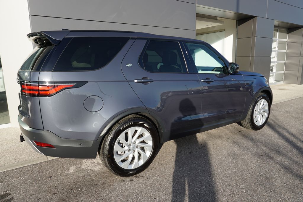 2025 Land Rover Discovery S photo 4
