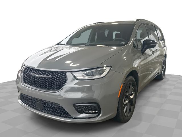 2023 Chrysler Pacifica Limited's photo