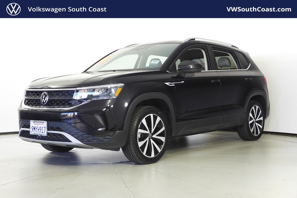 2024 Volkswagen Taos SE's photo