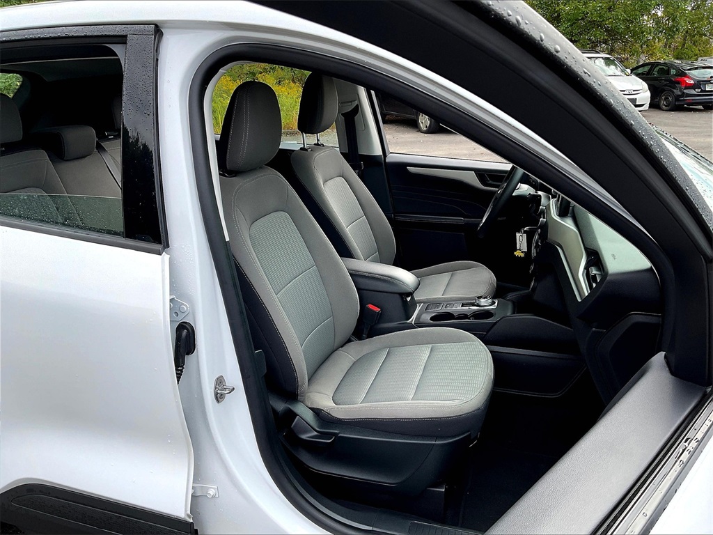 2022 Ford Escape S photo 11