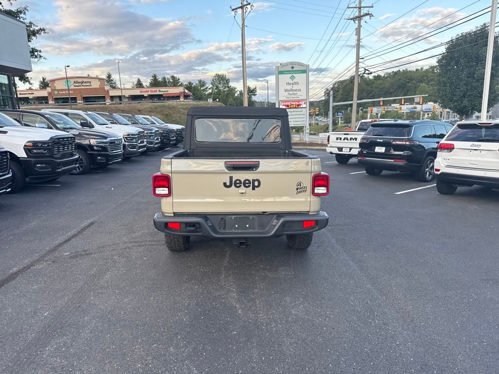 2022 Jeep Gladiator Sport photo 4