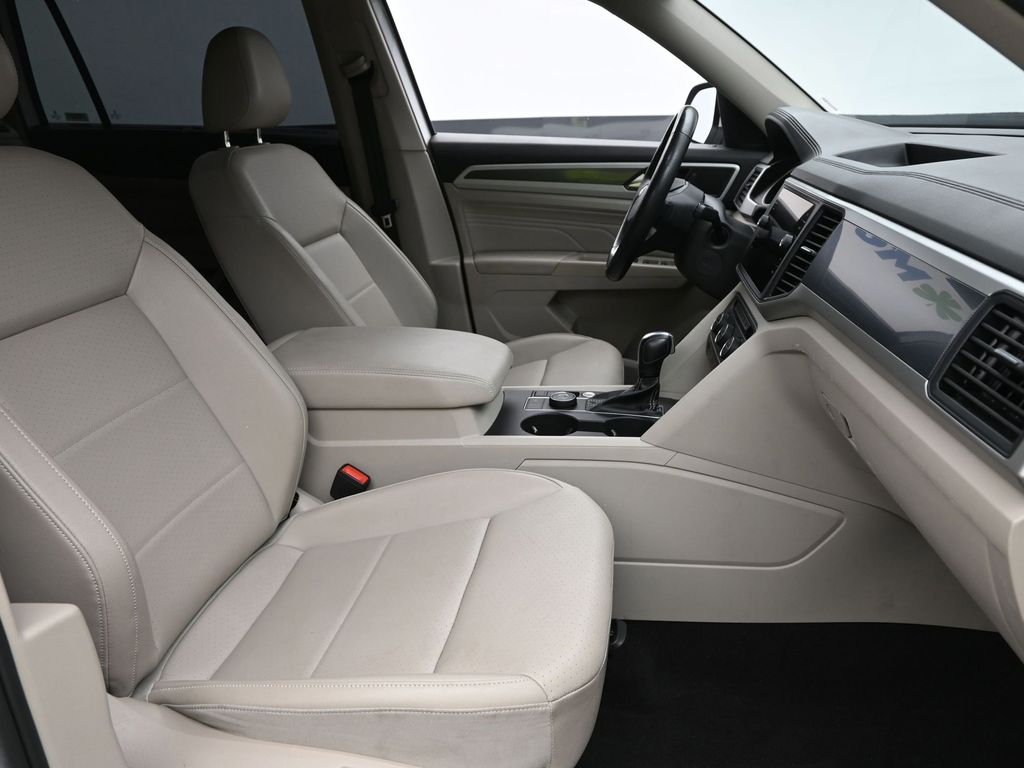 2021 Volkswagen Atlas V6 SE Technology R-Line photo 5