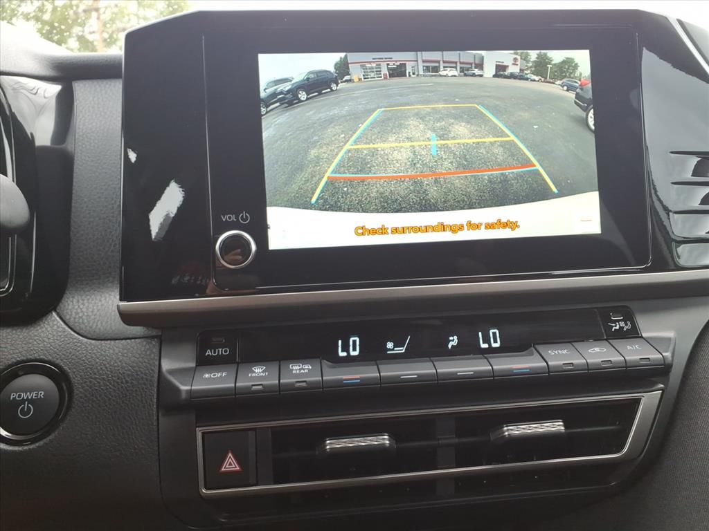 2025 Toyota Camry Hybrid LE photo 18