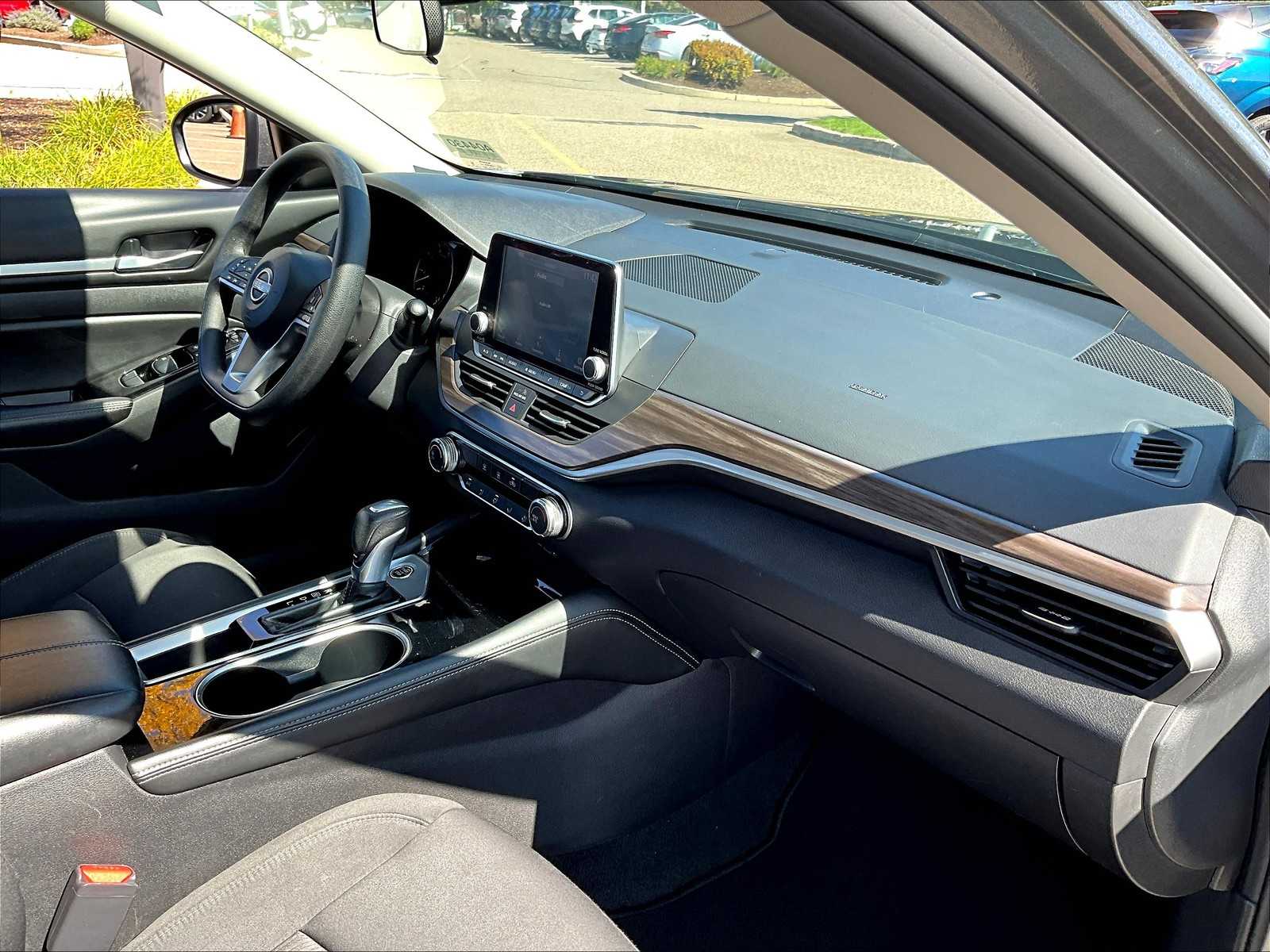 2023 Nissan Altima 2.5 SV photo 14