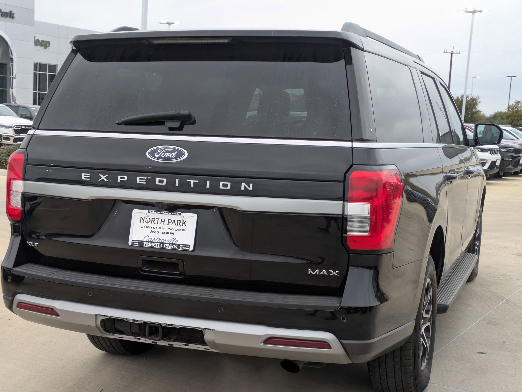 2024 Ford Expedition MAX XLT photo 2