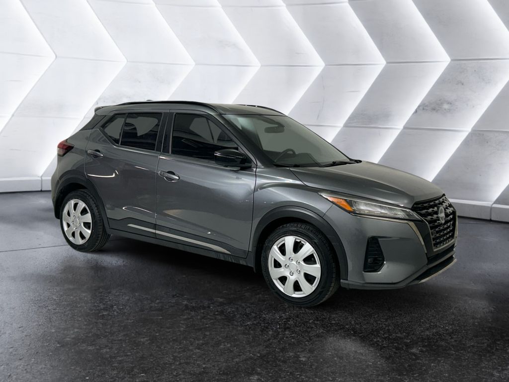 2023 Nissan Kicks SR