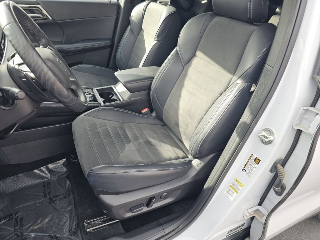 2024 Mitsubishi Outlander SE photo 5