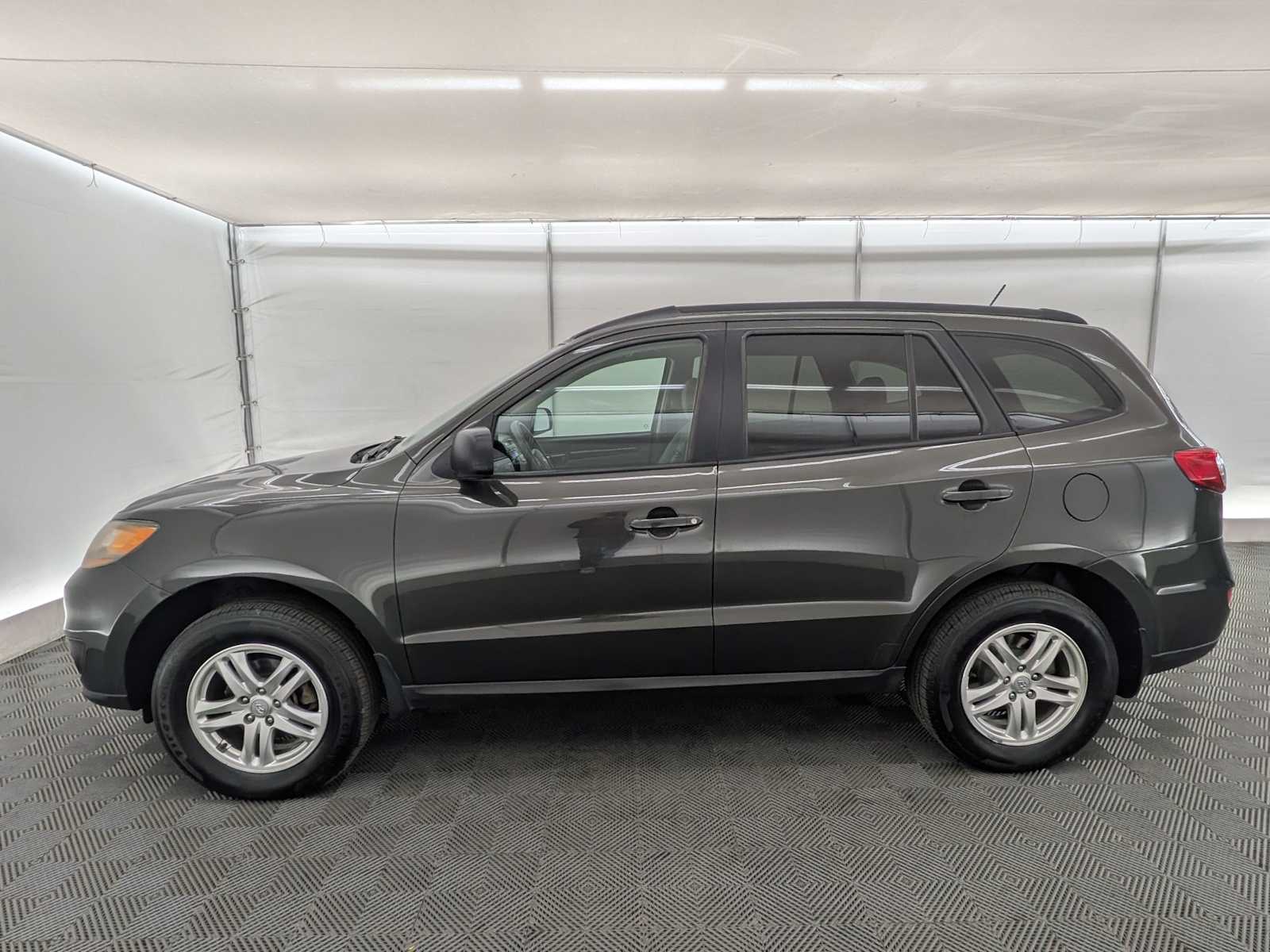 2011 Hyundai Santa Fe GLS photo 3