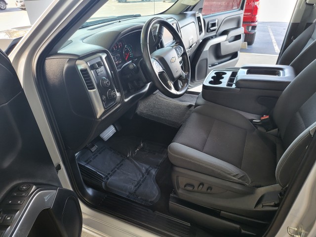 2018 Chevrolet Silverado 1500 LT photo 2