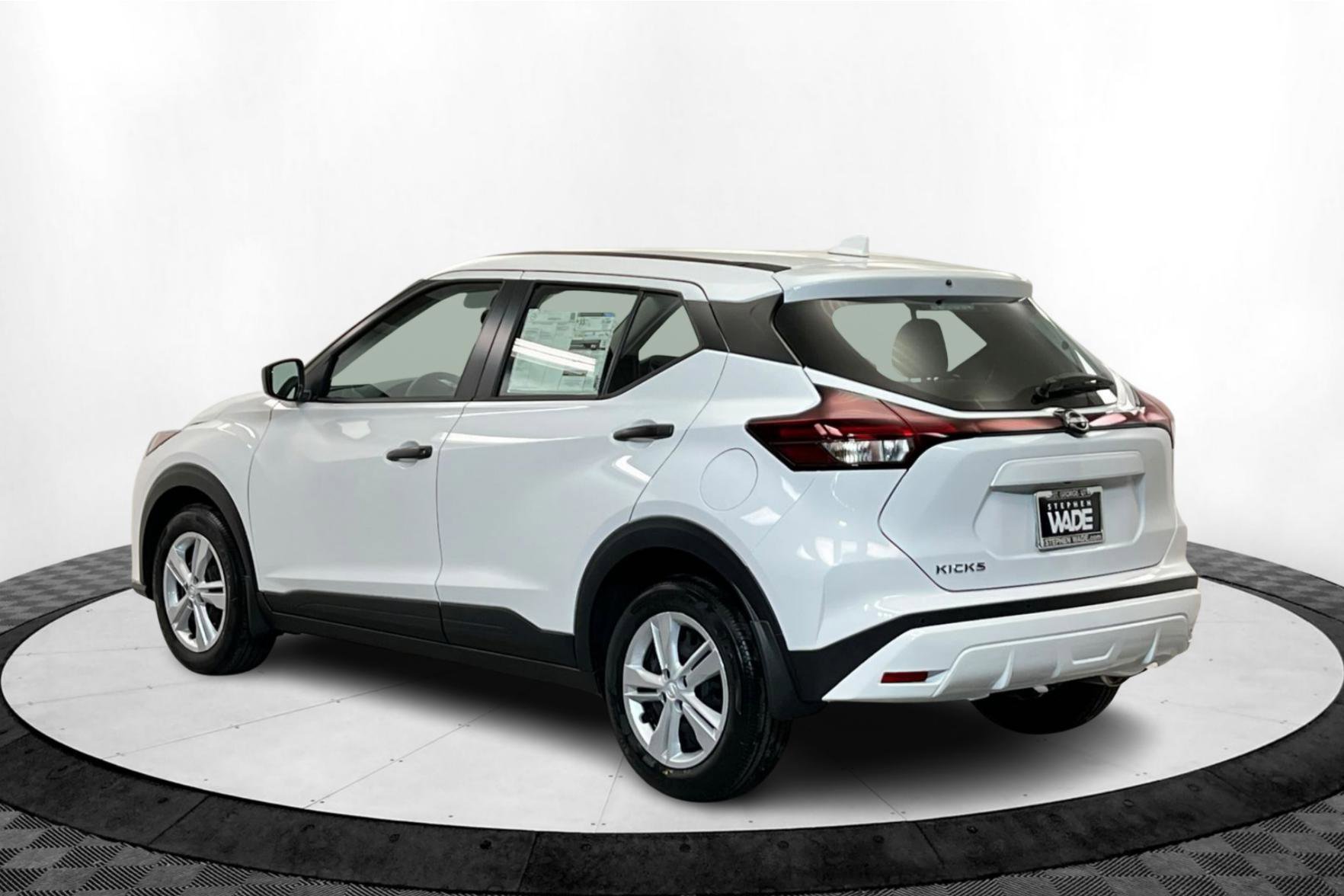 2025 Nissan Kicks Play S photo 3