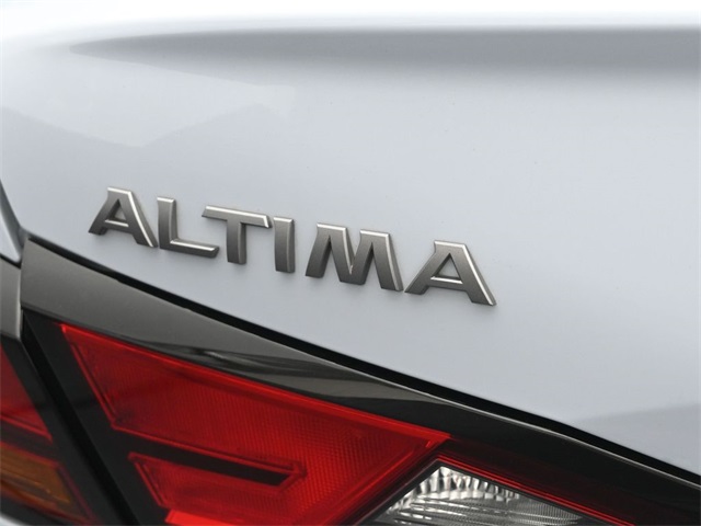 2024 Nissan Altima 2.5 SR photo 13